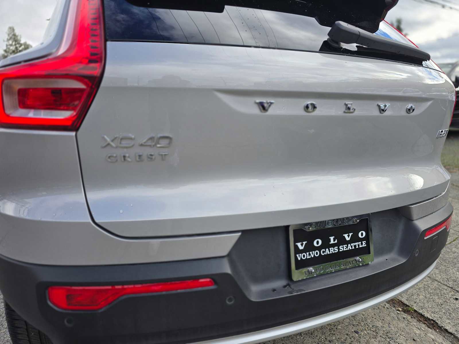 Certified 2023 Volvo XC40 B5 Plus w/ Protection Package Premier image 14