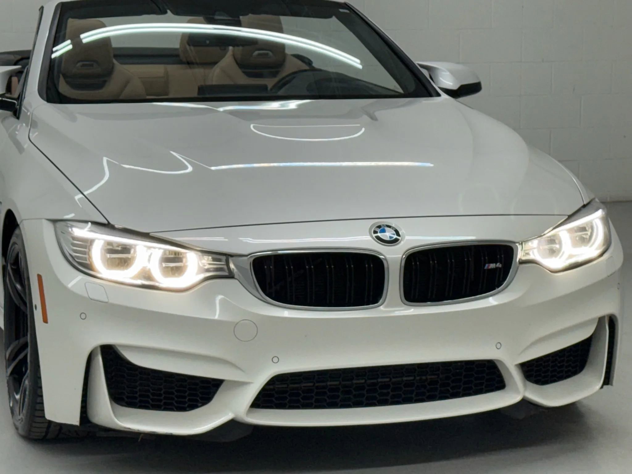 Used 2016 BMW M4 Convertible image 10