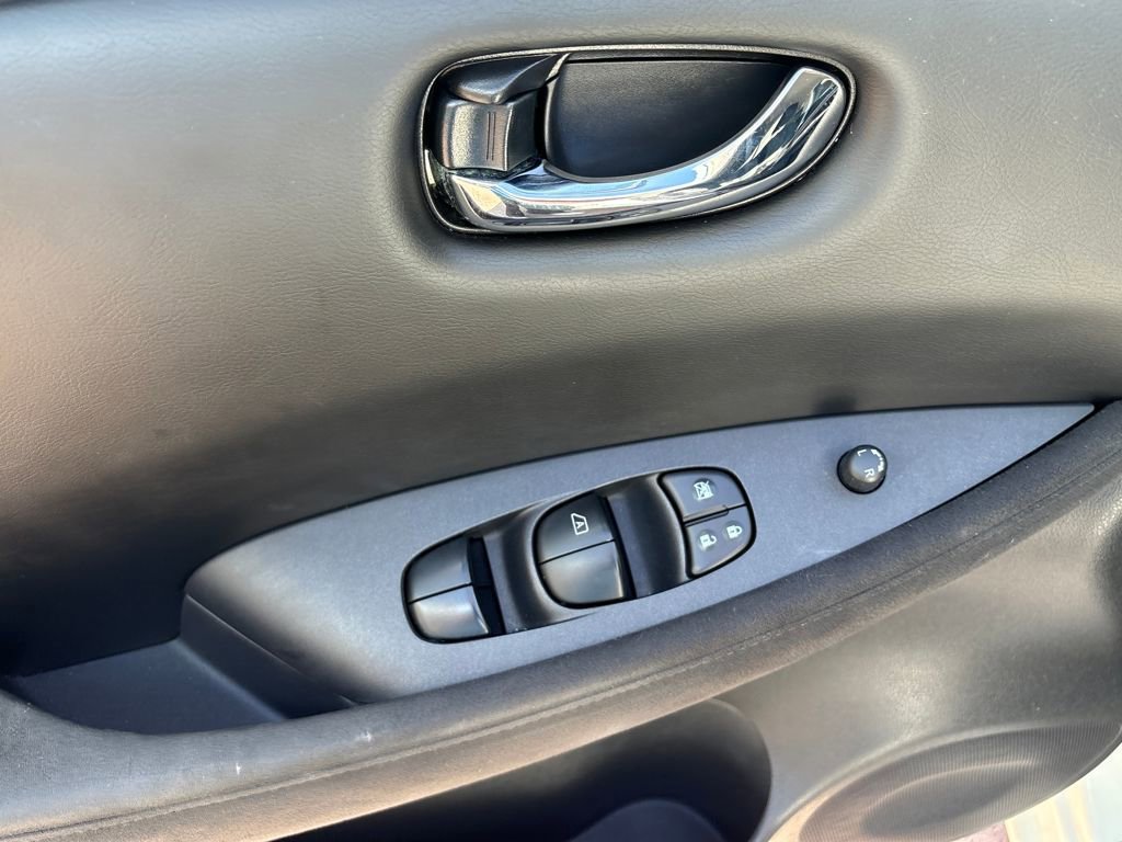 Used 2016 Nissan Leaf S w/ Charger Package image 9