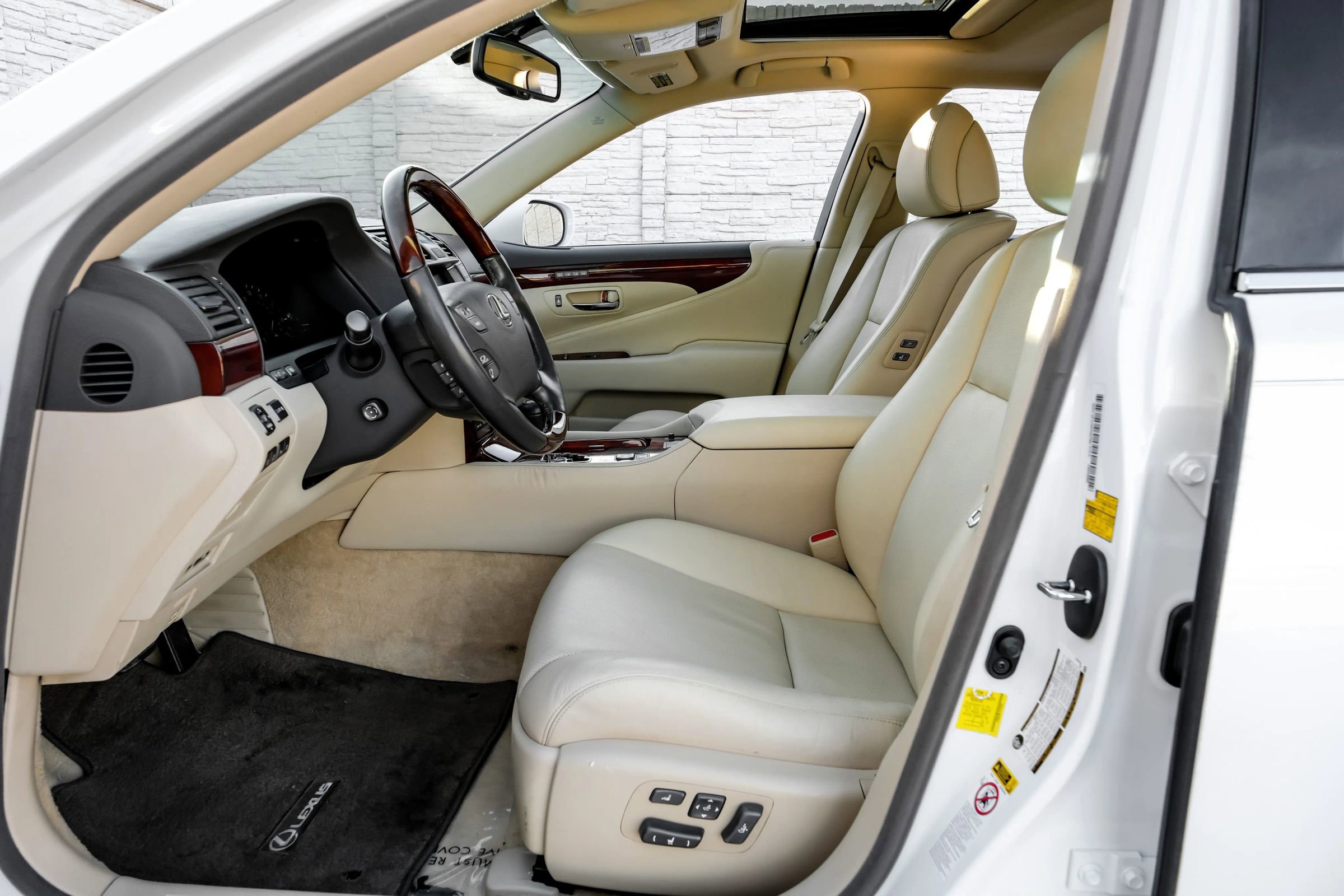 Used 2012 Lexus LS 460 image 4