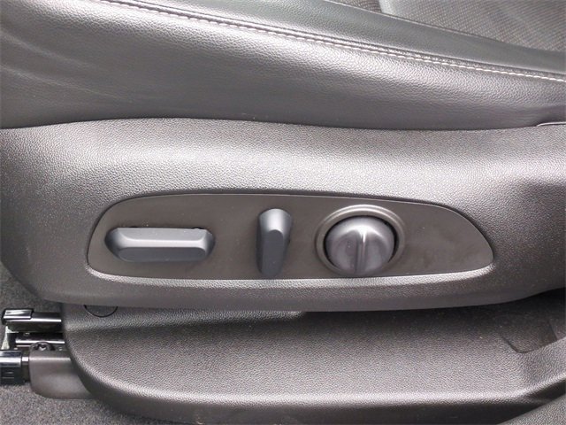 Used 2022 GMC Acadia SLT w/ Technology Package image 12