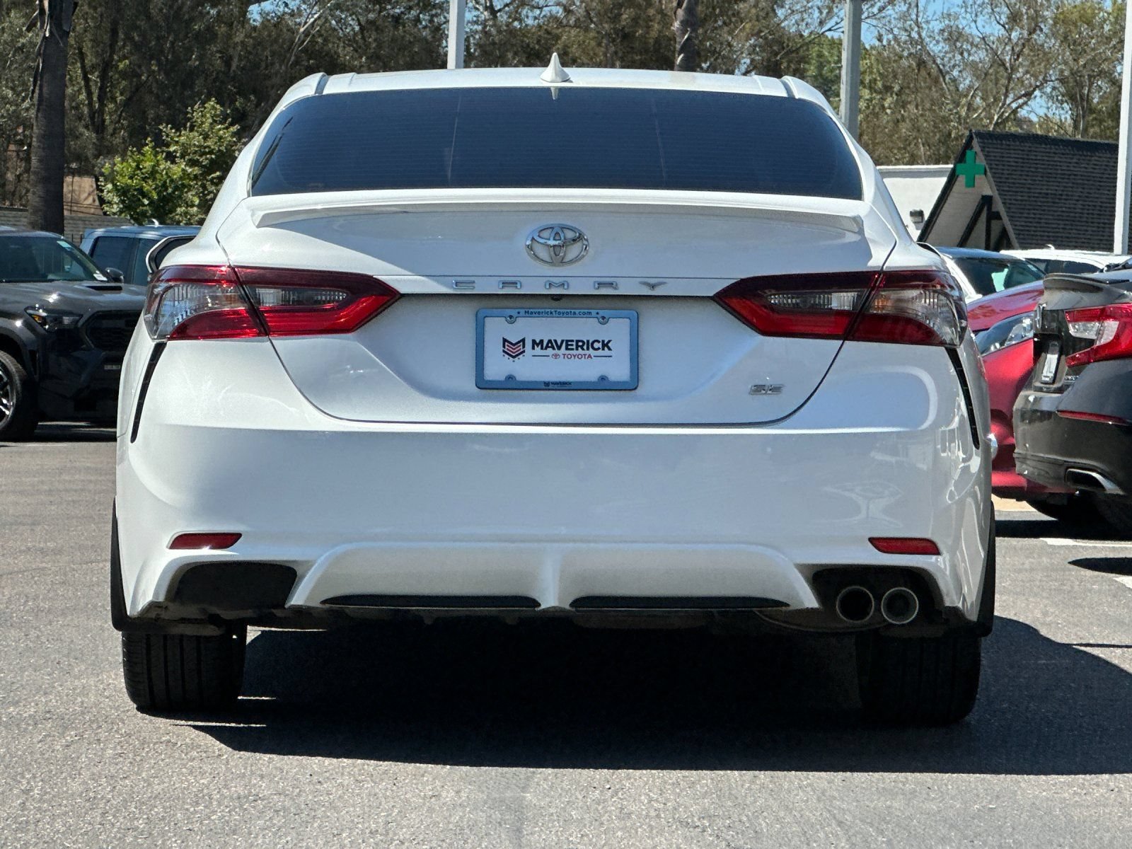 Used 2023 Toyota Camry SE FWD image 4