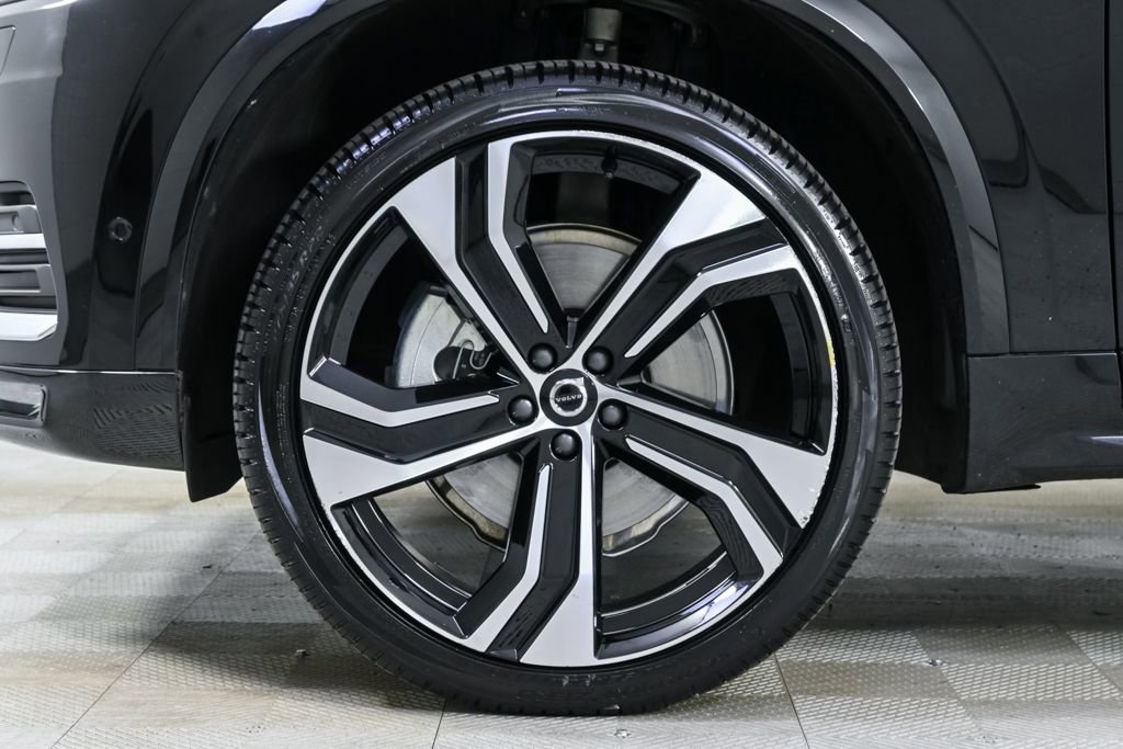 Certified 2024 Volvo XC90 B6 Ultimate w/ Protection Package image 40