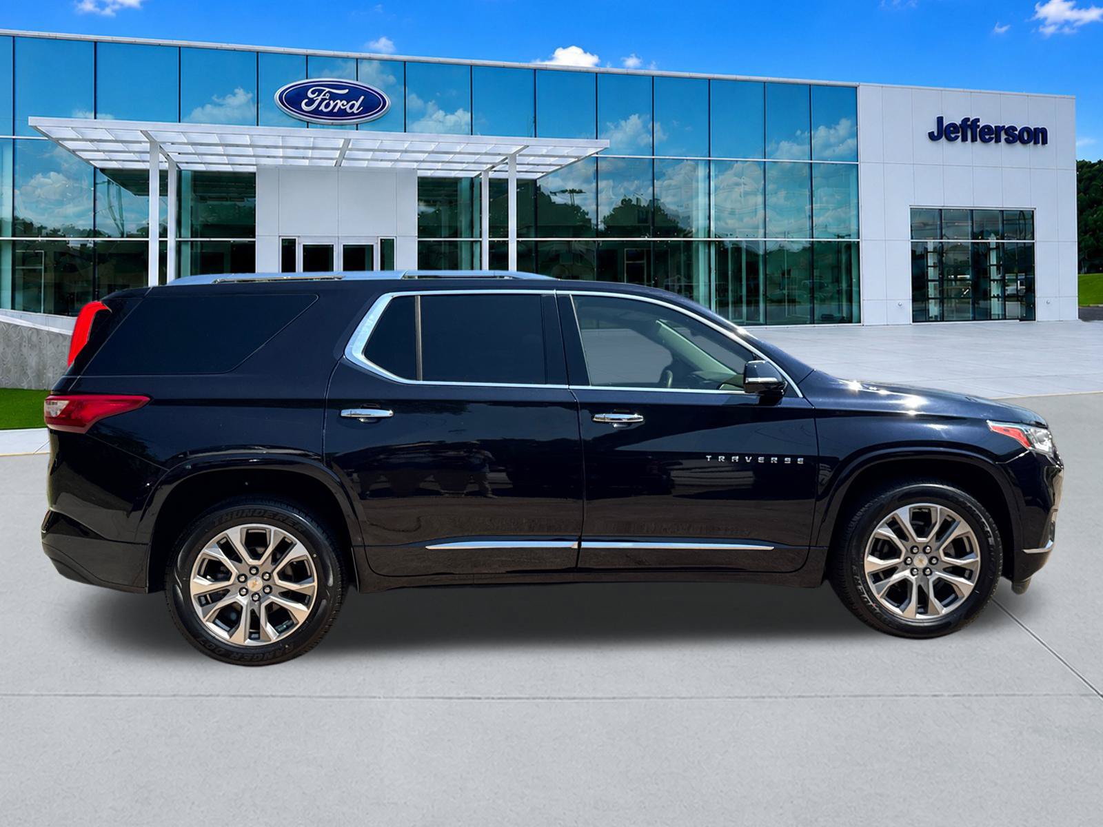 Used 2020 Chevrolet Traverse Premier FWD image 8