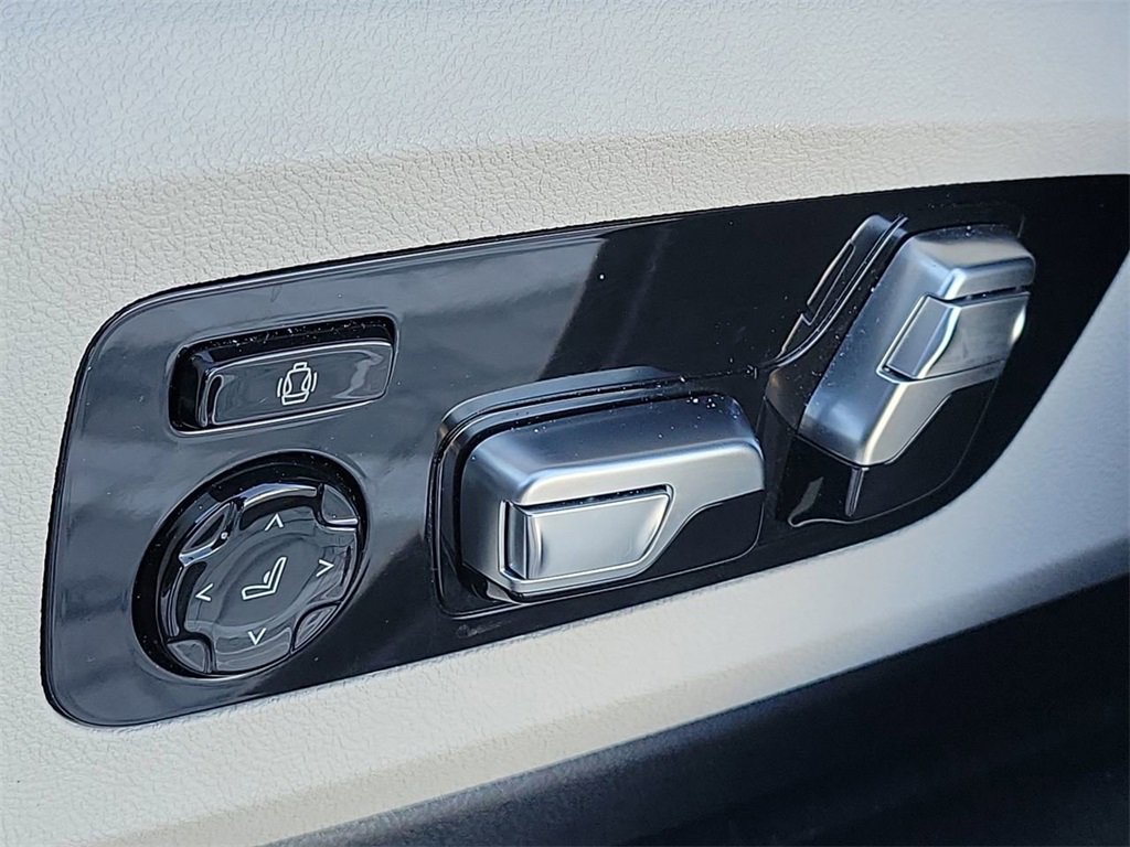 Used 2024 BMW X6 M Competition image 27