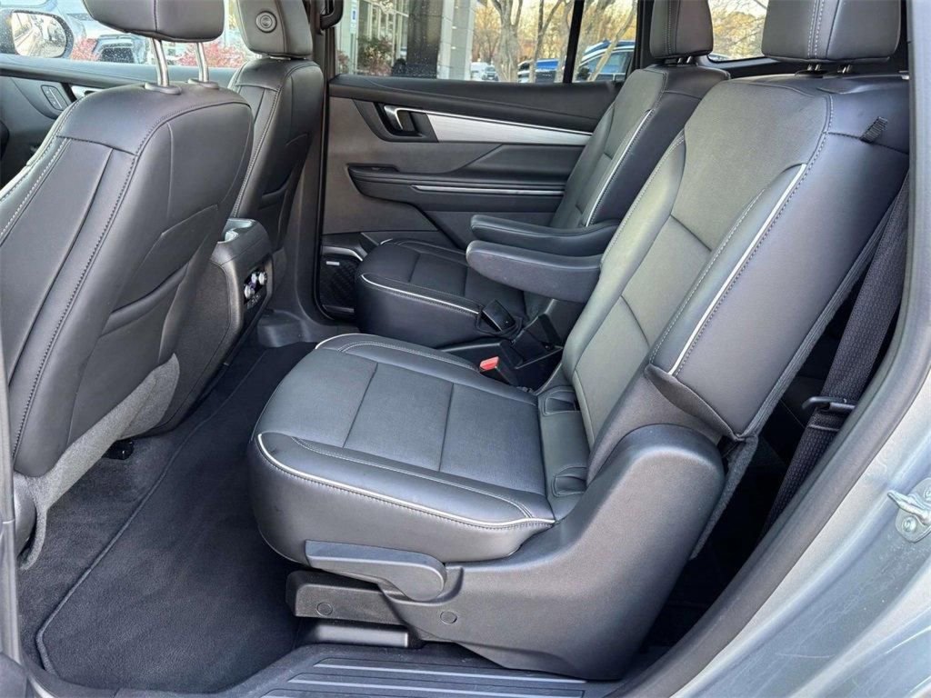 Used 2025 Buick Enclave Preferred AWD/4WD image 18