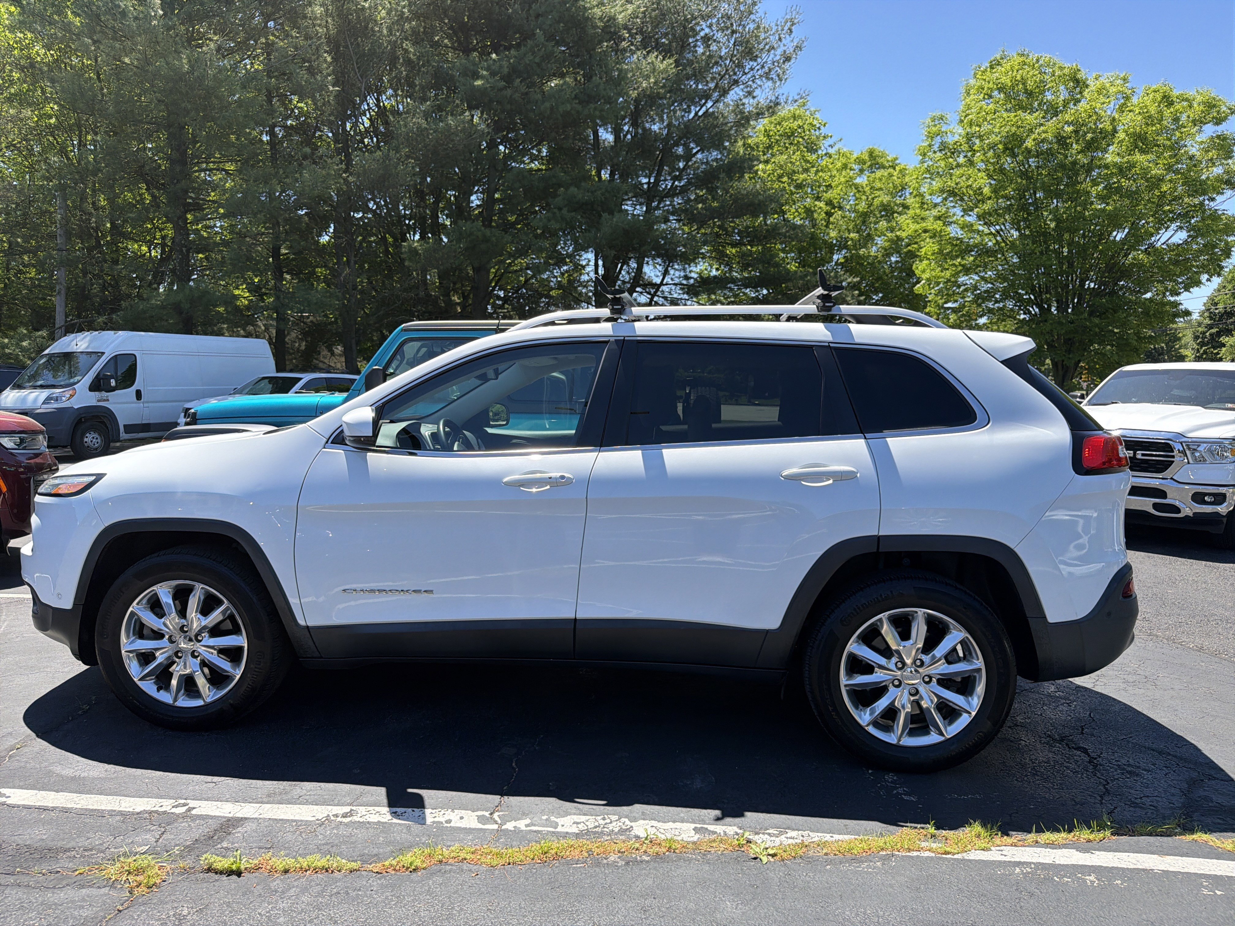 Used 2016 Jeep Cherokee Limited w/ Luxury Group AWD/4WD image 5
