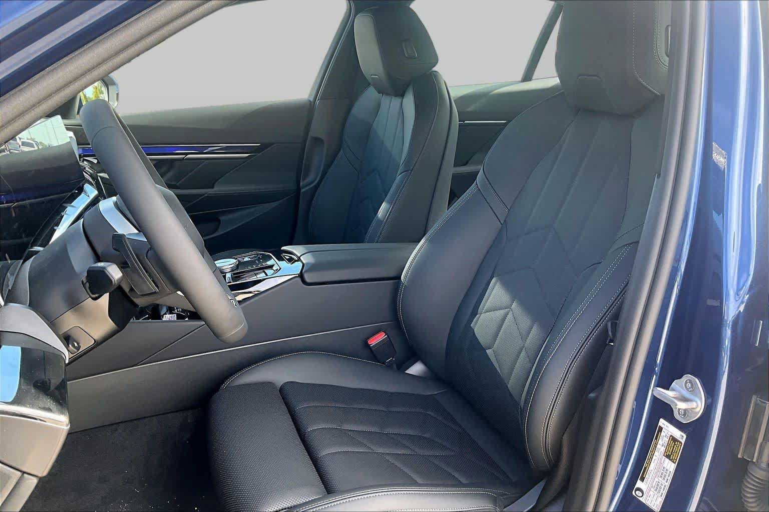 Used 2027 BMW 530i w/ M Sport Package RWD image 9