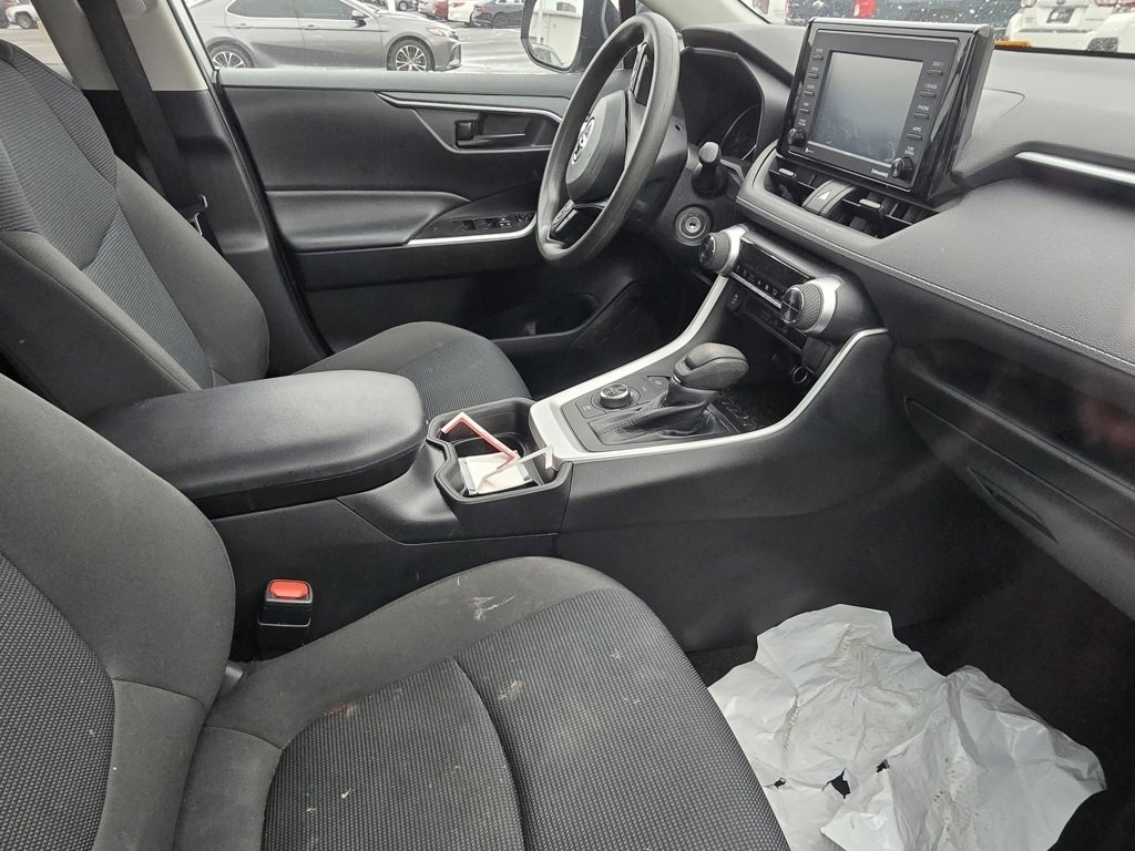 Used 2021 Toyota RAV4 LE image 15