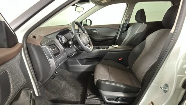 Used 2023 Nissan Rogue SV AWD/4WD image 11
