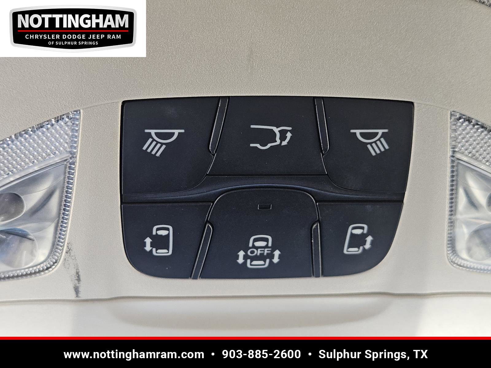 Used 2022 Chrysler Pacifica Touring-L image 16