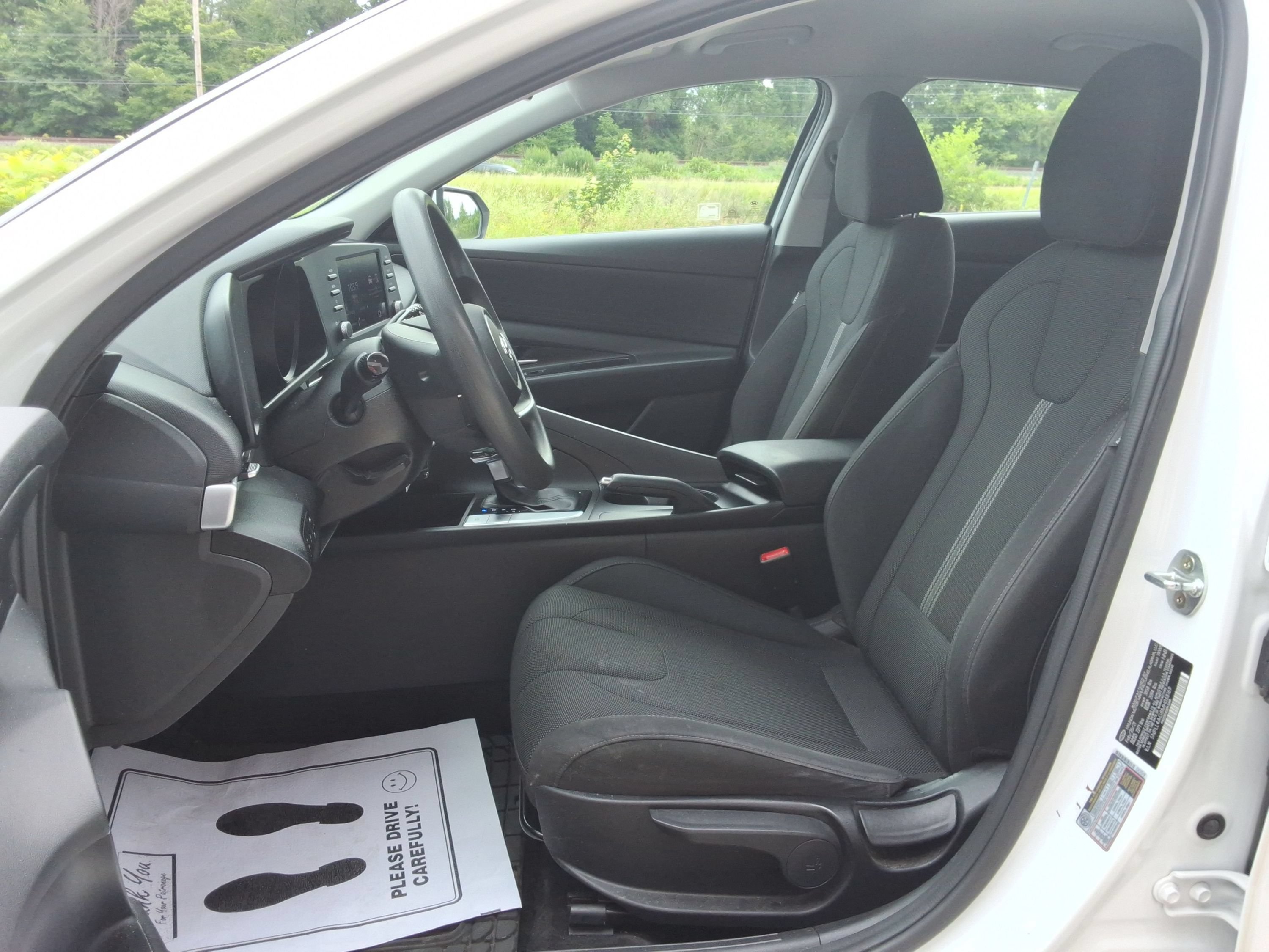 Used 2021 Hyundai Elantra SE FWD image 29