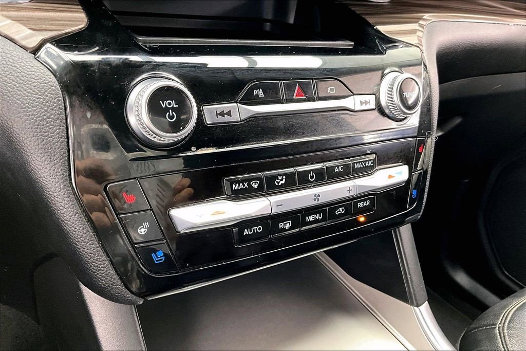 Used 2022 Ford Explorer Limited w/ Equipment Group 301A image 32