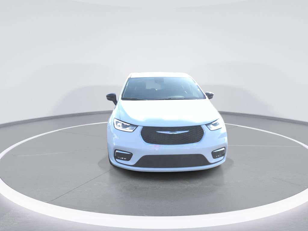 New 2026 Chrysler Pacifica Limited w/ Uconnect Theater Family Group FWD image 3