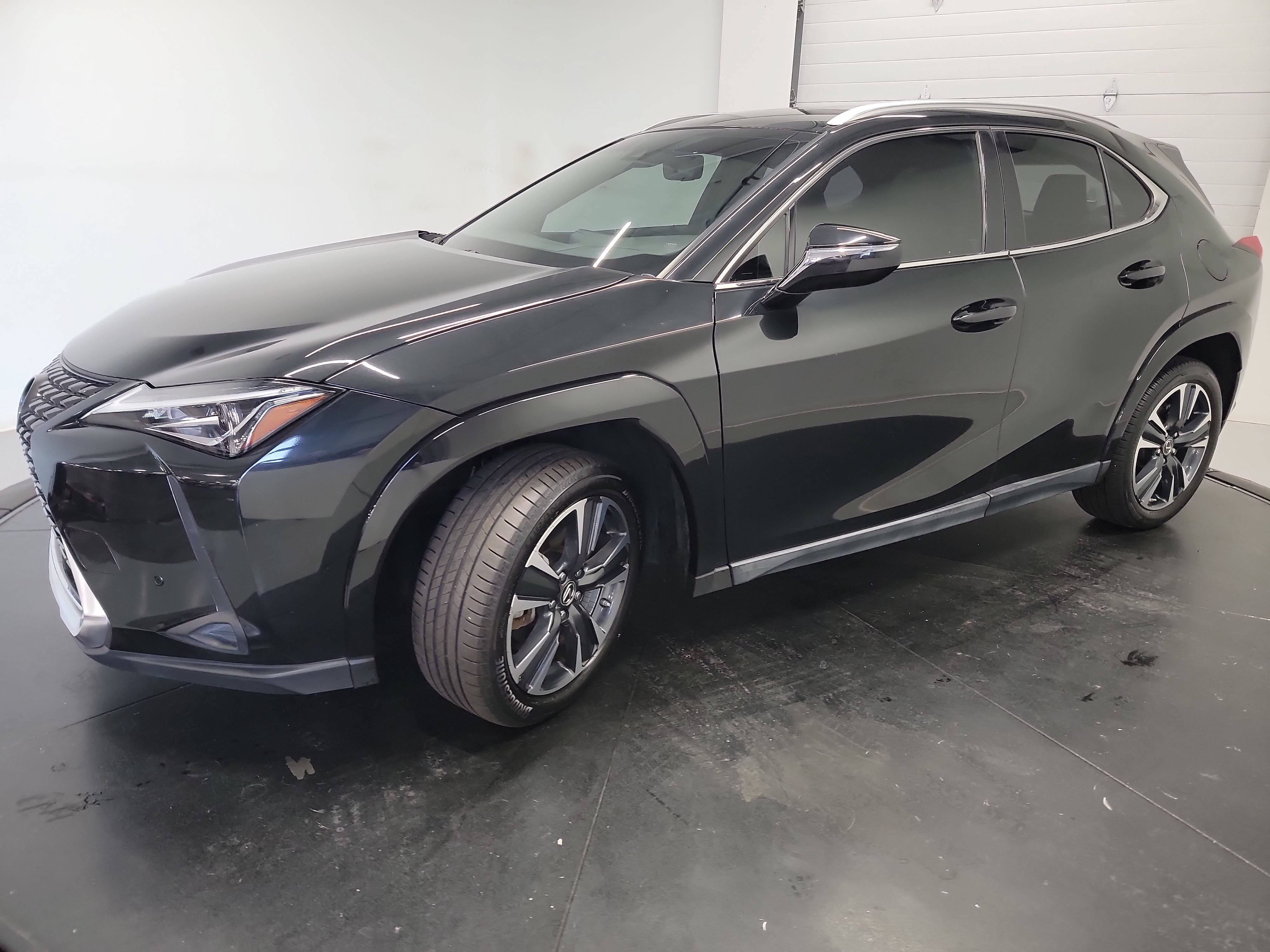 Used 2022 Lexus UX 200 w/ Premium Package FWD image 3