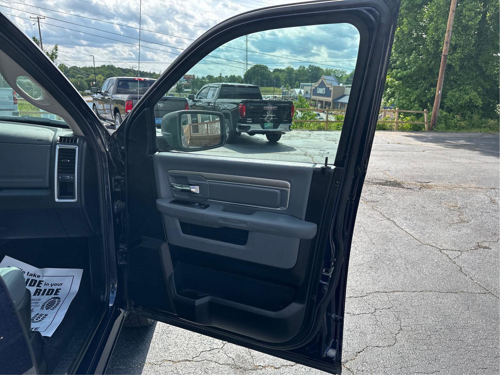 Used 2017 RAM 1500 Classic SLT AWD/4WD image 16