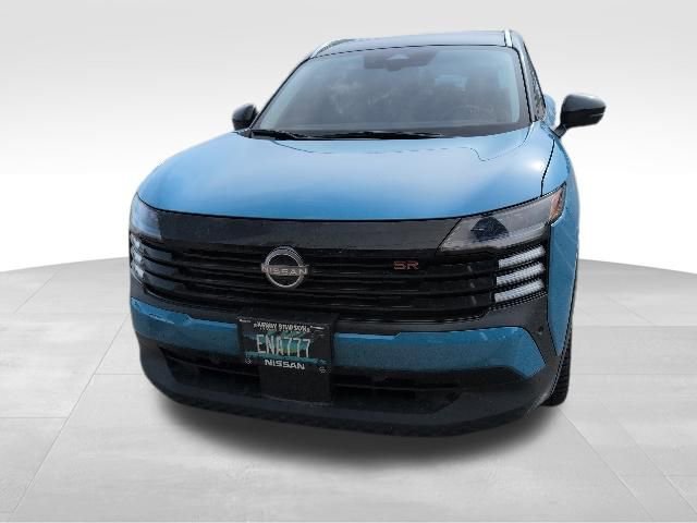 Used 2025 Nissan Kicks SR AWD/4WD image 2