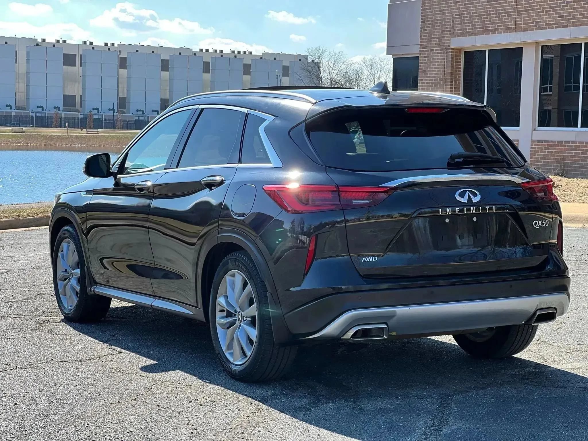 Used 2021 INFINITI QX50 Essential AWD/4WD image 3