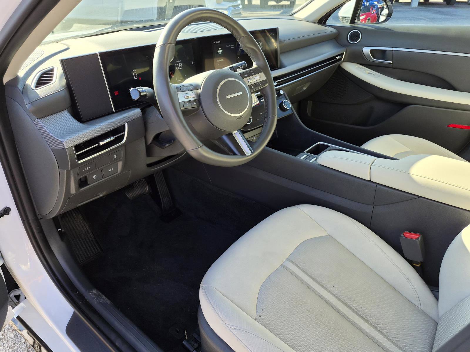 Used 2026 Hyundai Sonata SEL FWD image 2