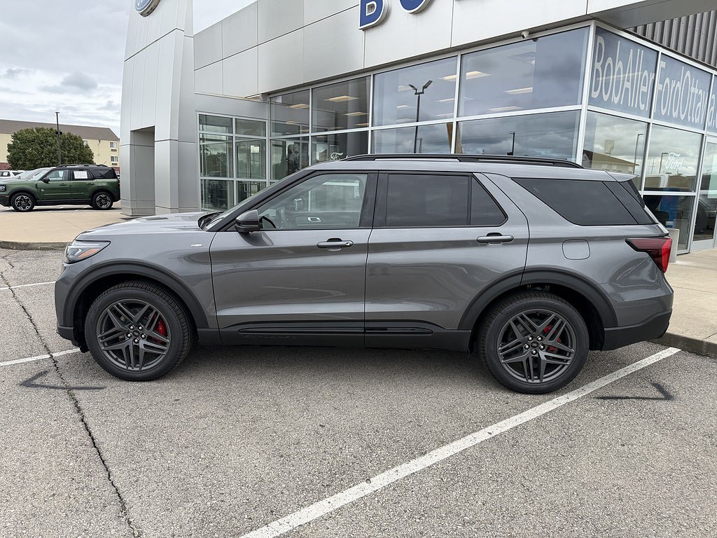 New 2027 Ford Explorer ST-Line w/ Premium Package AWD/4WD image 2