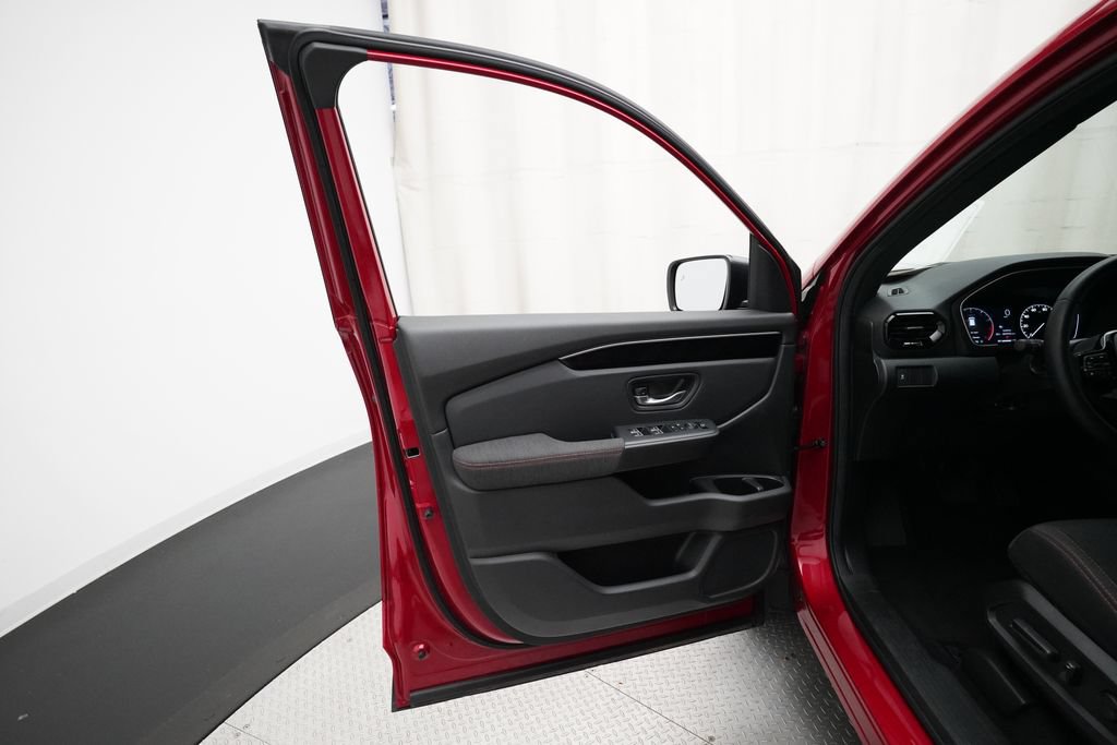 Certified 2025 Honda Pilot Sport image 27