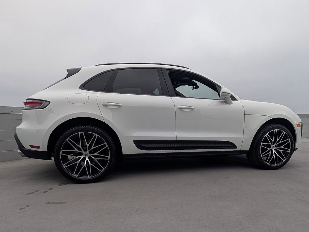Certified 2024 Porsche Macan AWD/4WD image 24