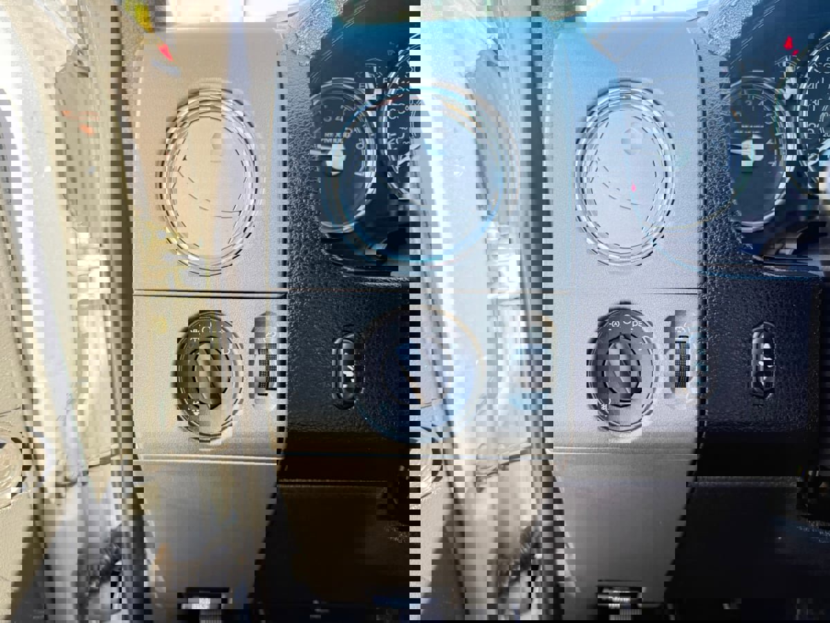 Used 2008 Lincoln Mark LT 2WD image 16