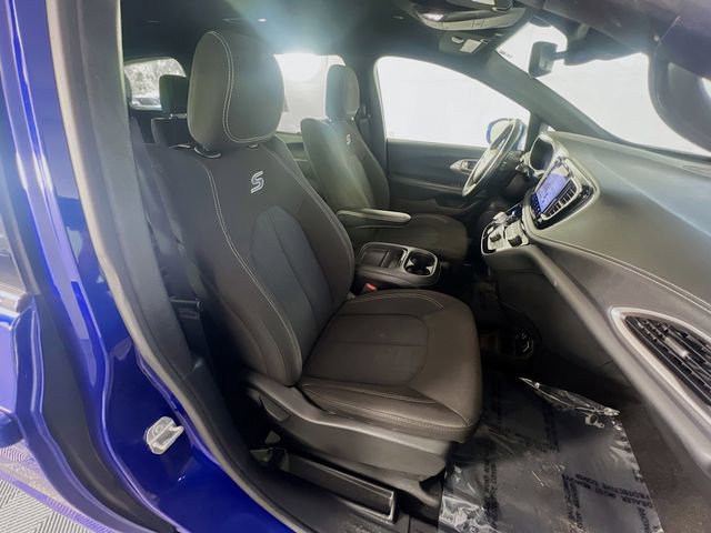 Used 2021 Chrysler Pacifica Touring w/ Uconnect Theater Family Group FWD image 30