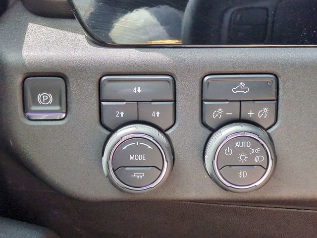 Used 2025 Chevrolet Silverado 2500 LT w/ Convenience Package image 14