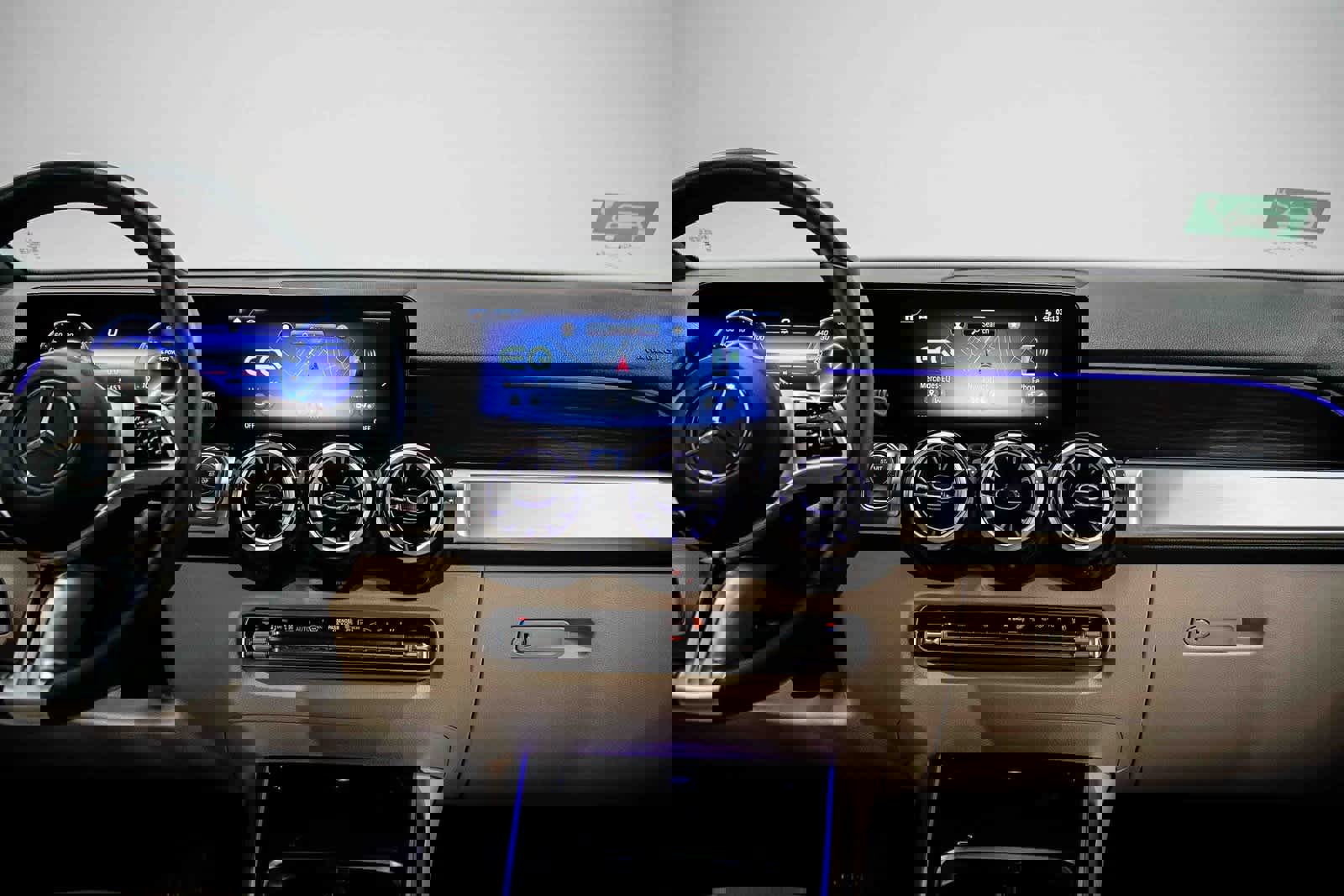 Used 2025 Mercedes-Benz EQB 250+ image 12