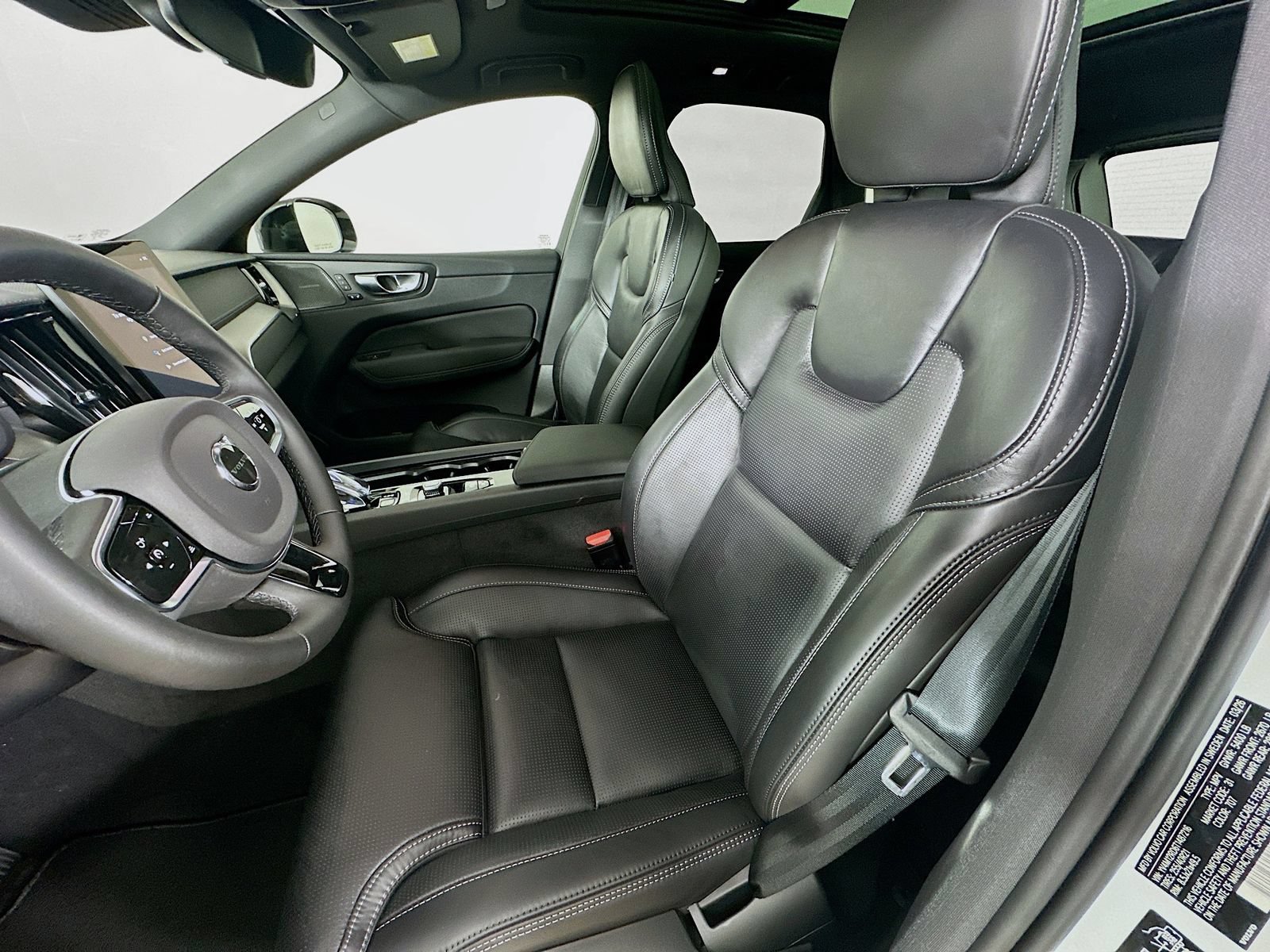 New 2026 Volvo XC60 B5 Ultra w/ Protection Package Premier AWD/4WD image 32