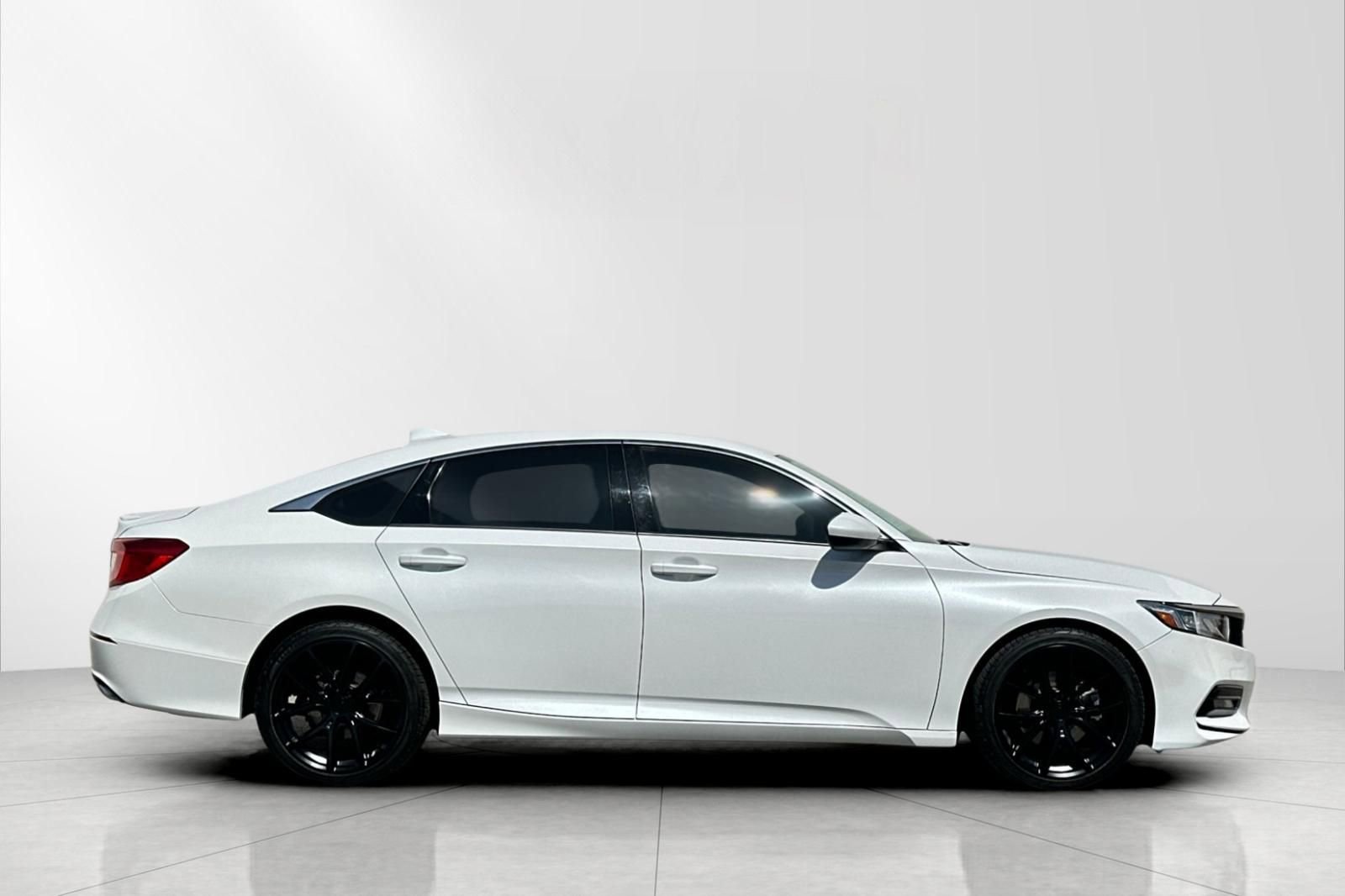 Used 2018 Honda Accord Sport image 2