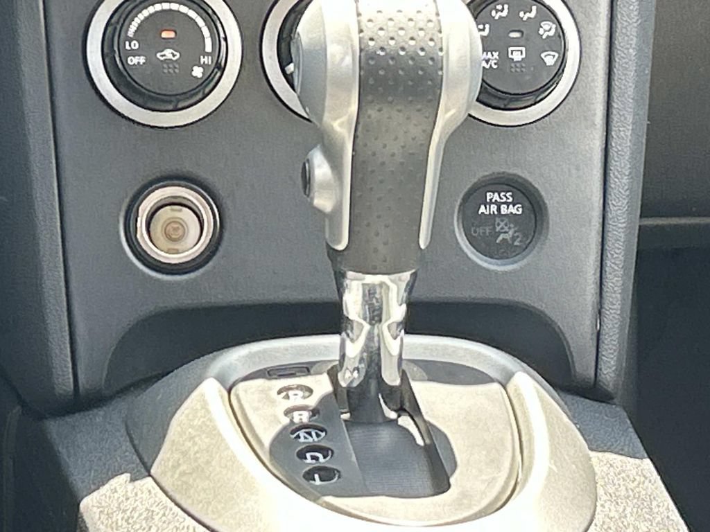 Used 2012 Nissan Rogue SV FWD image 25