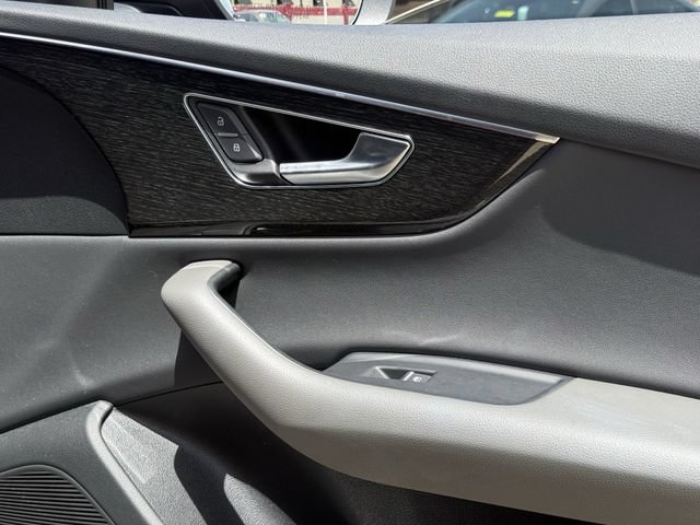 Used 2019 Audi Q8 Prestige AWD/4WD image 28