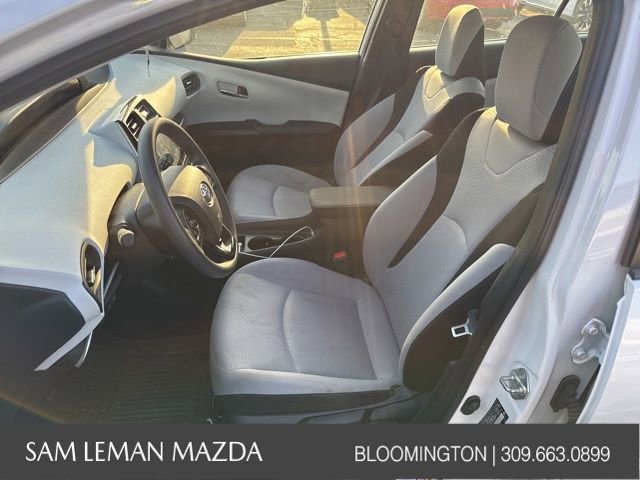Used 2022 Toyota Prius LE FWD image 3