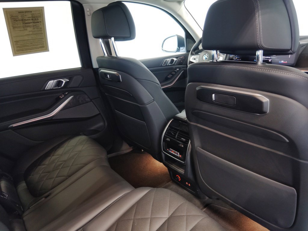 Used 2023 BMW X7 xDrive40i w/ Premium Package AWD/4WD image 52