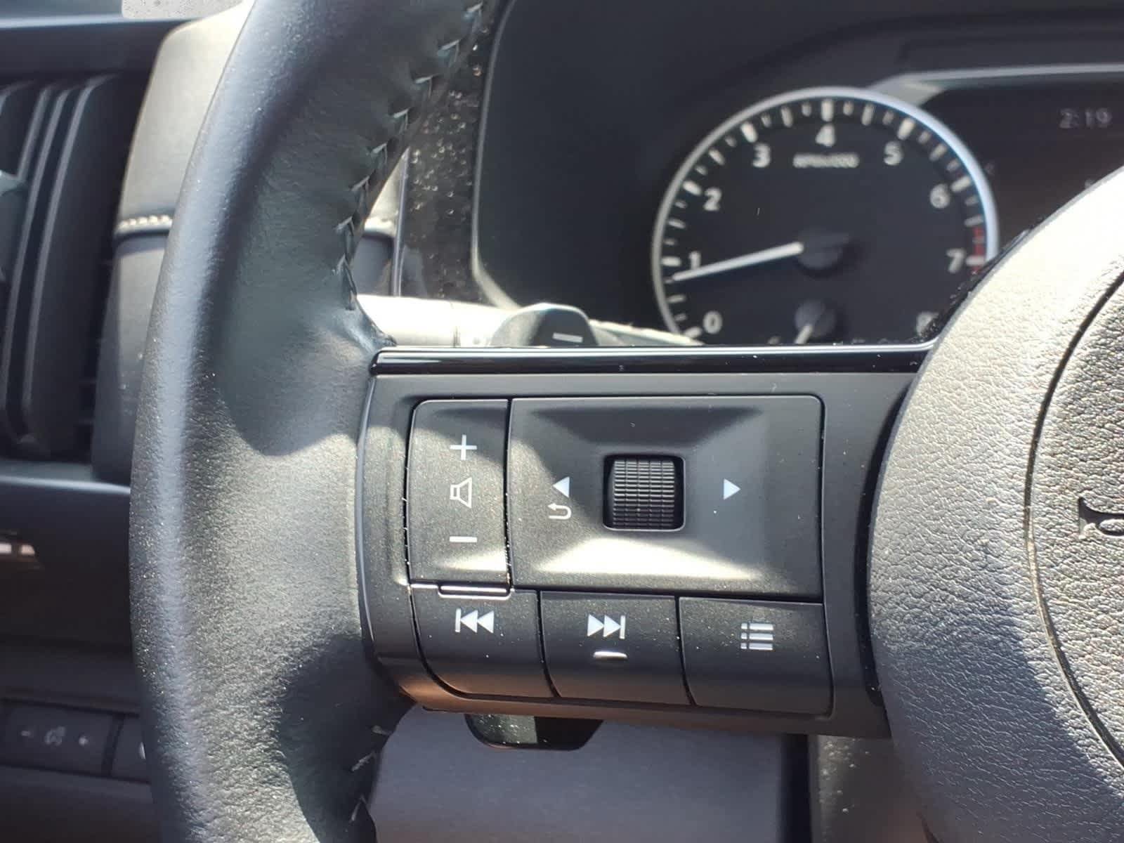 Used 2025 Nissan Pathfinder SL AWD/4WD image 22