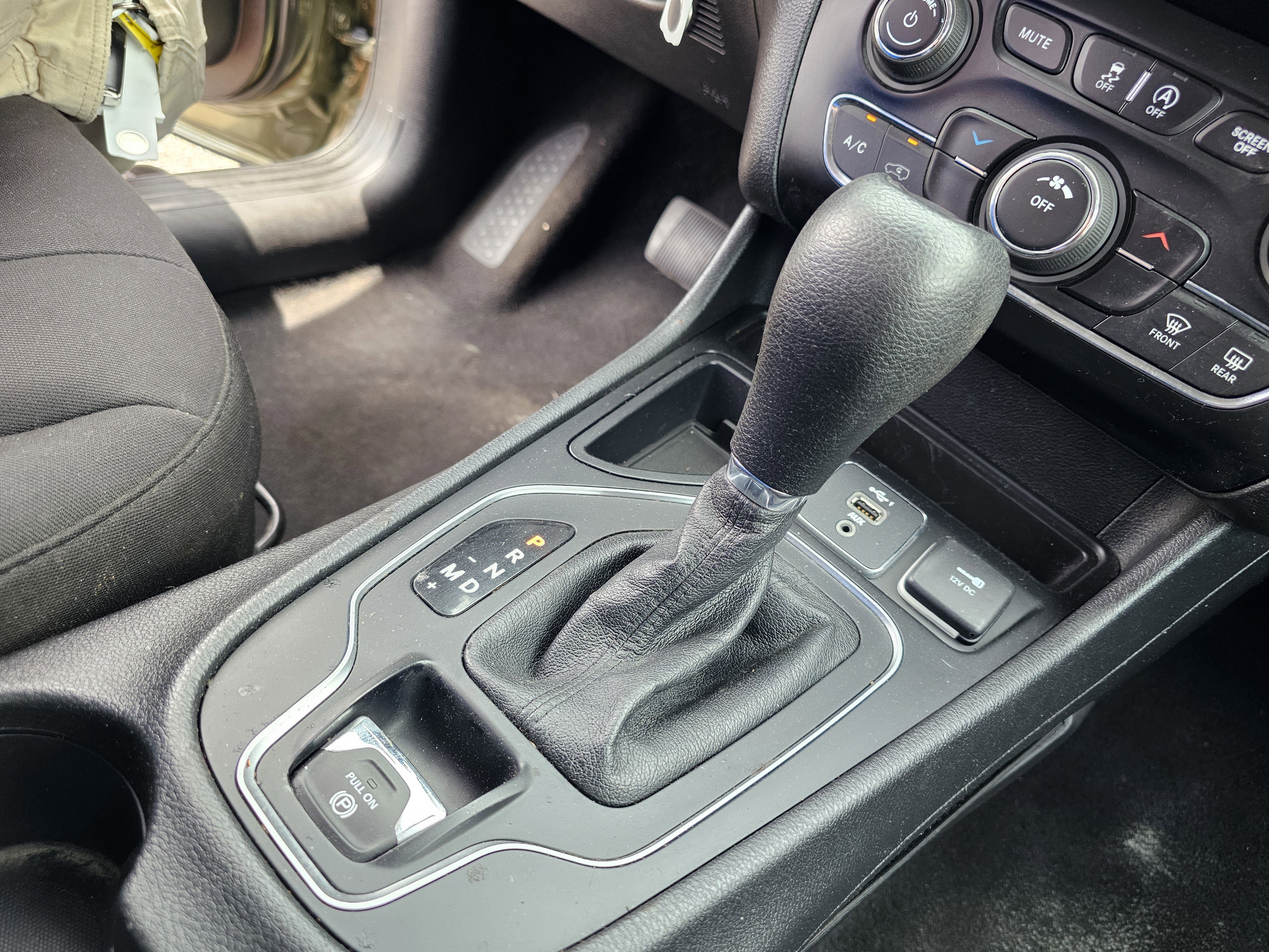 Used 2021 Jeep Cherokee Latitude FWD image 24