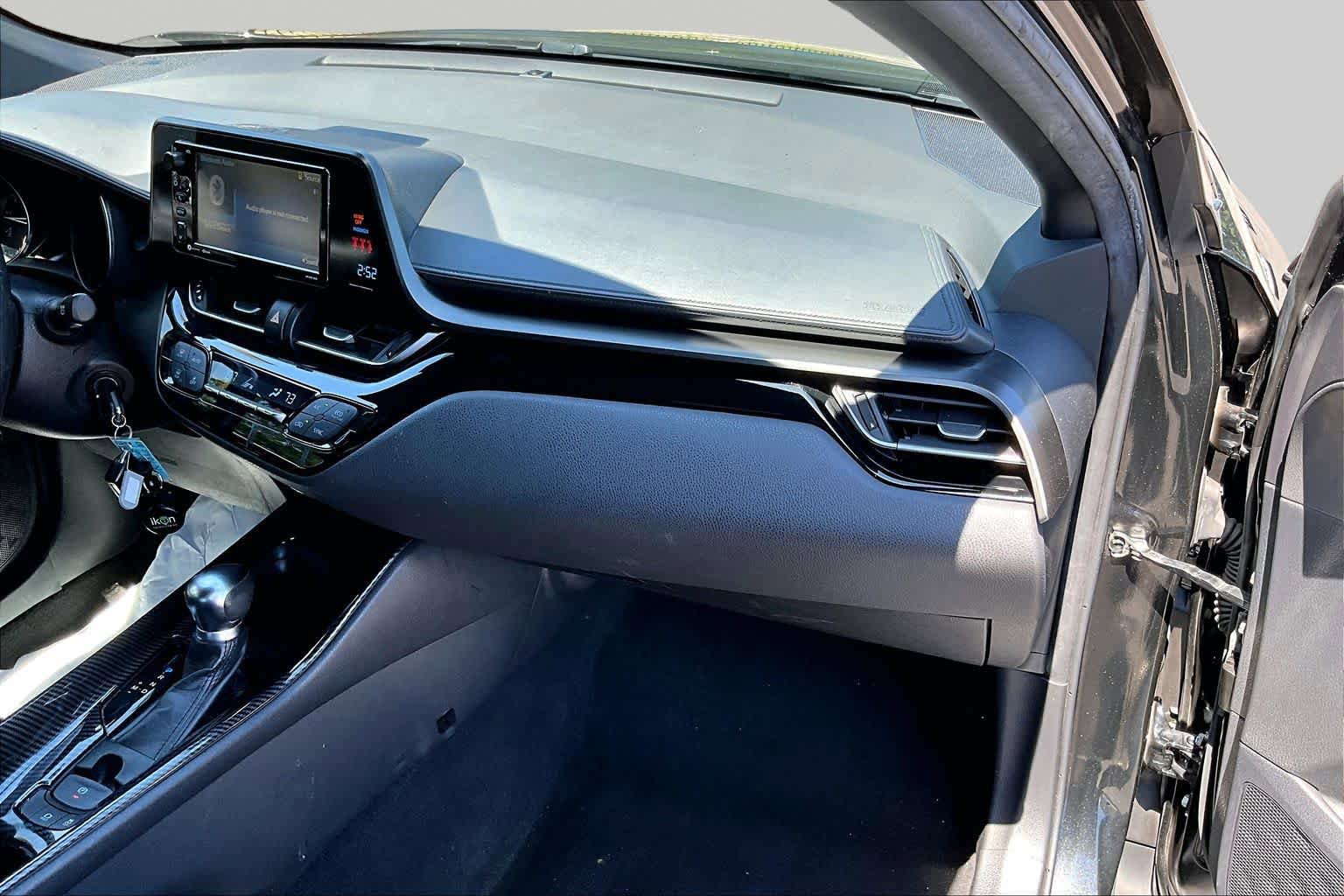 Used 2018 Toyota C-HR XLE FWD image 17