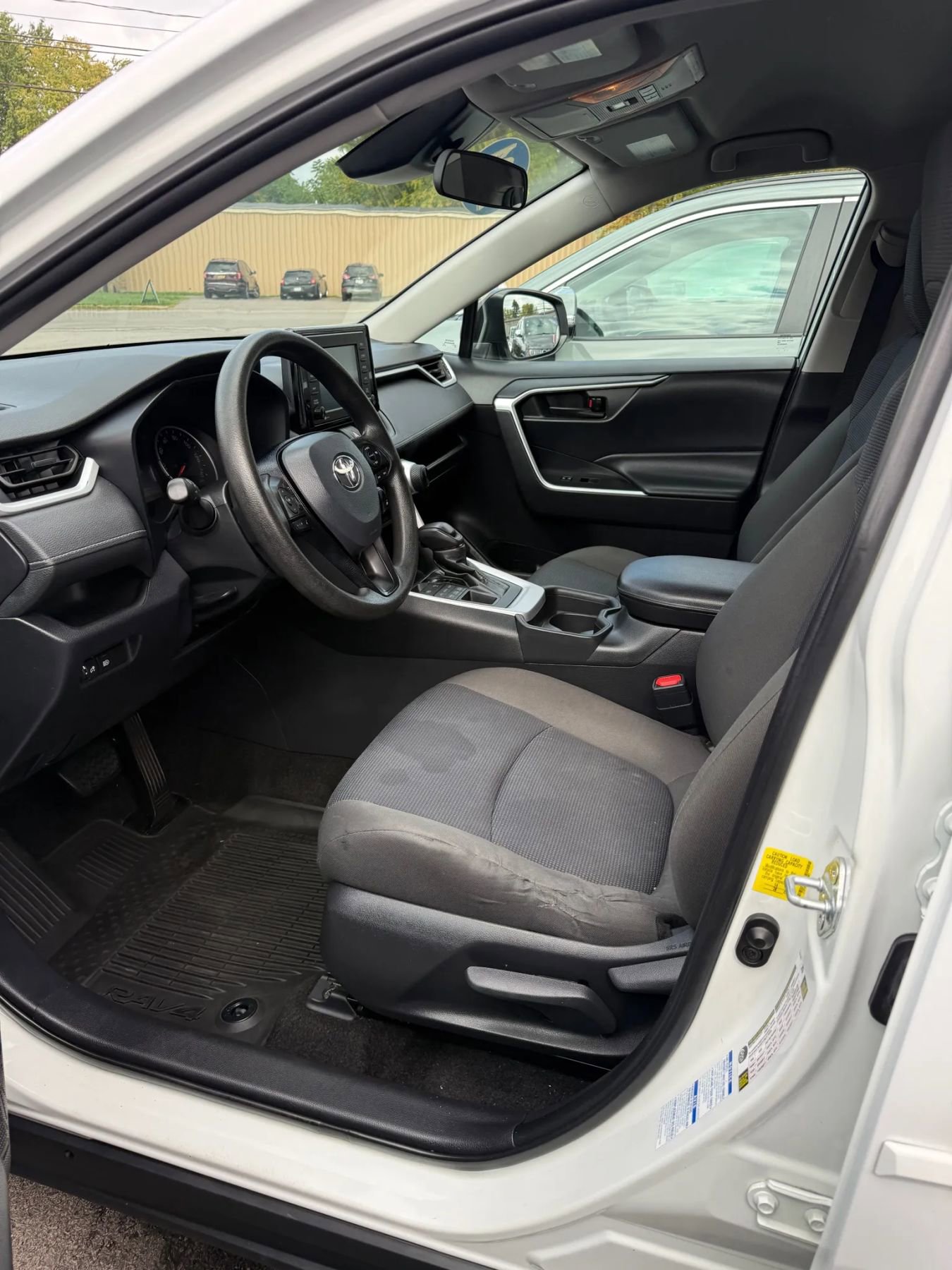 Used 2021 Toyota RAV4 LE image 19