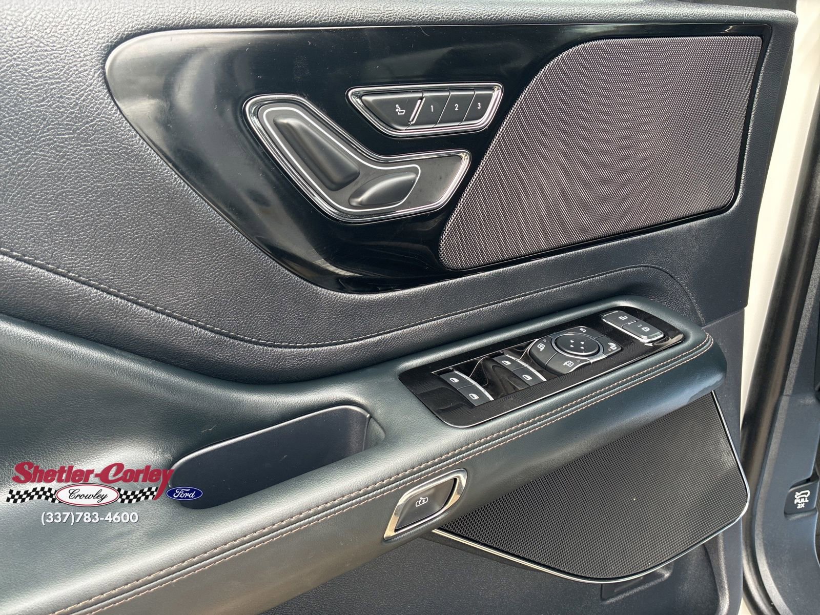 Used 2025 Lincoln Aviator 2WD image 19