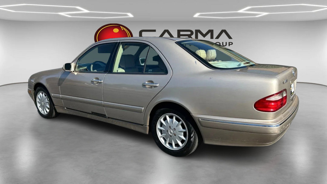 Used 2000 Mercedes-Benz E 320 Sedan image 3