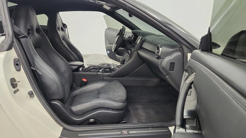 Used 2019 Nissan GT-R AWD/4WD image 34
