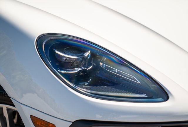 Used 2024 Porsche Macan T w/ Premium Plus Package image 6