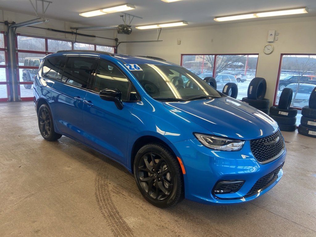 New 2026 Chrysler Pacifica Select image 1
