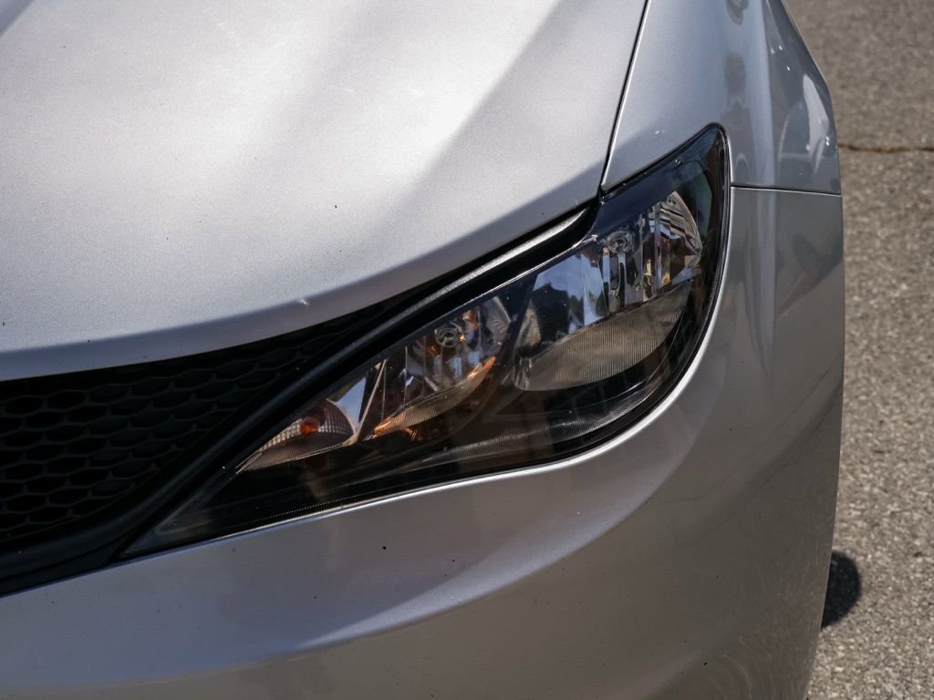 Used 2023 Chrysler Voyager LX image 10