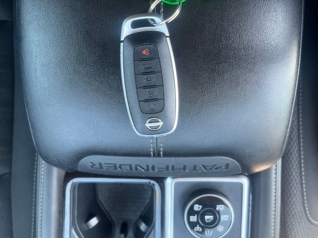 Used 2025 Nissan Pathfinder SV AWD/4WD image 36