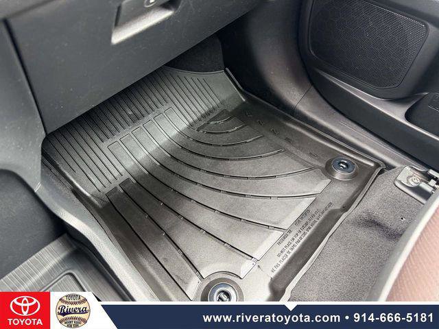 Certified 2024 Toyota Sienna Platinum image 21