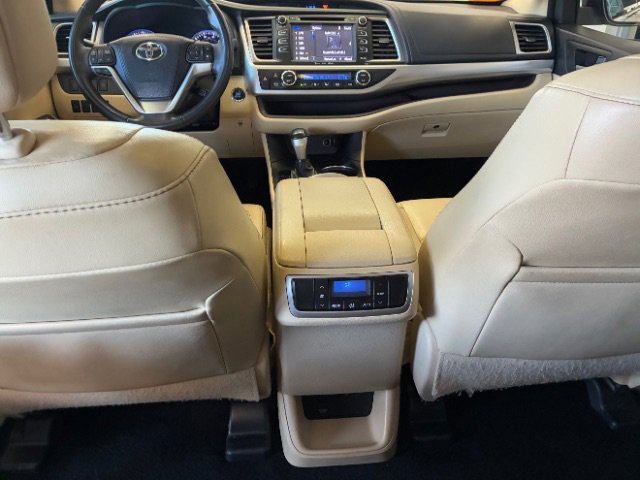 Used 2016 Toyota Highlander XLE image 15