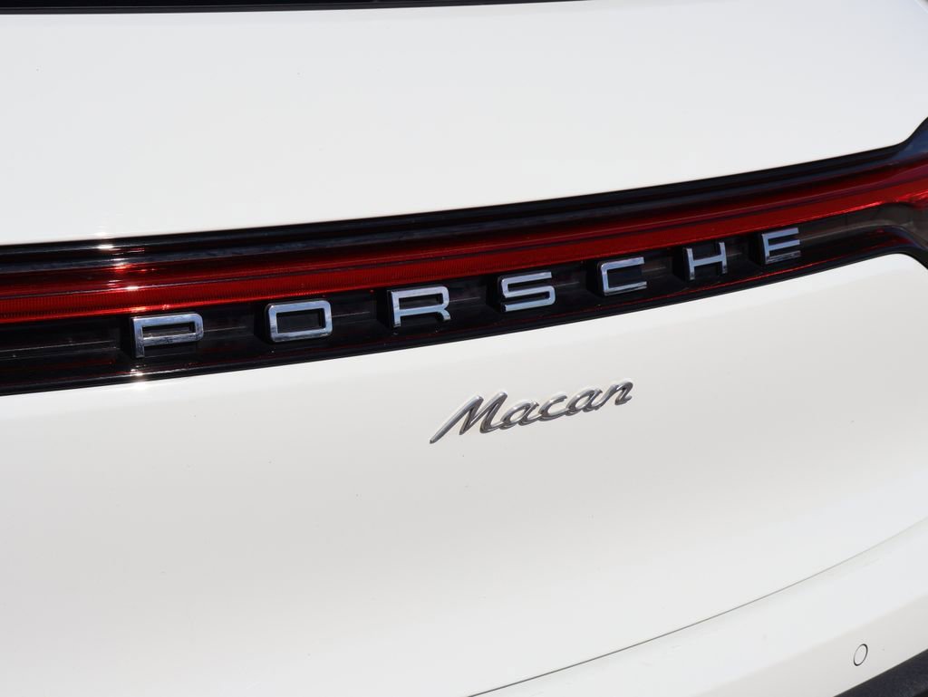 Certified 2023 Porsche Macan image 6